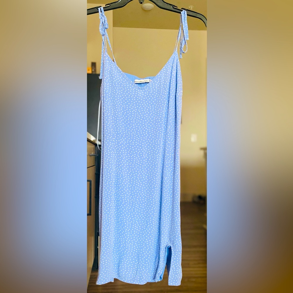 Abercrombie Slip Dress in Light Blue Print with Polka Dots Size Medium